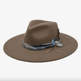 Amelia Hat-Tan