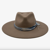 Amelia Hat-Tan